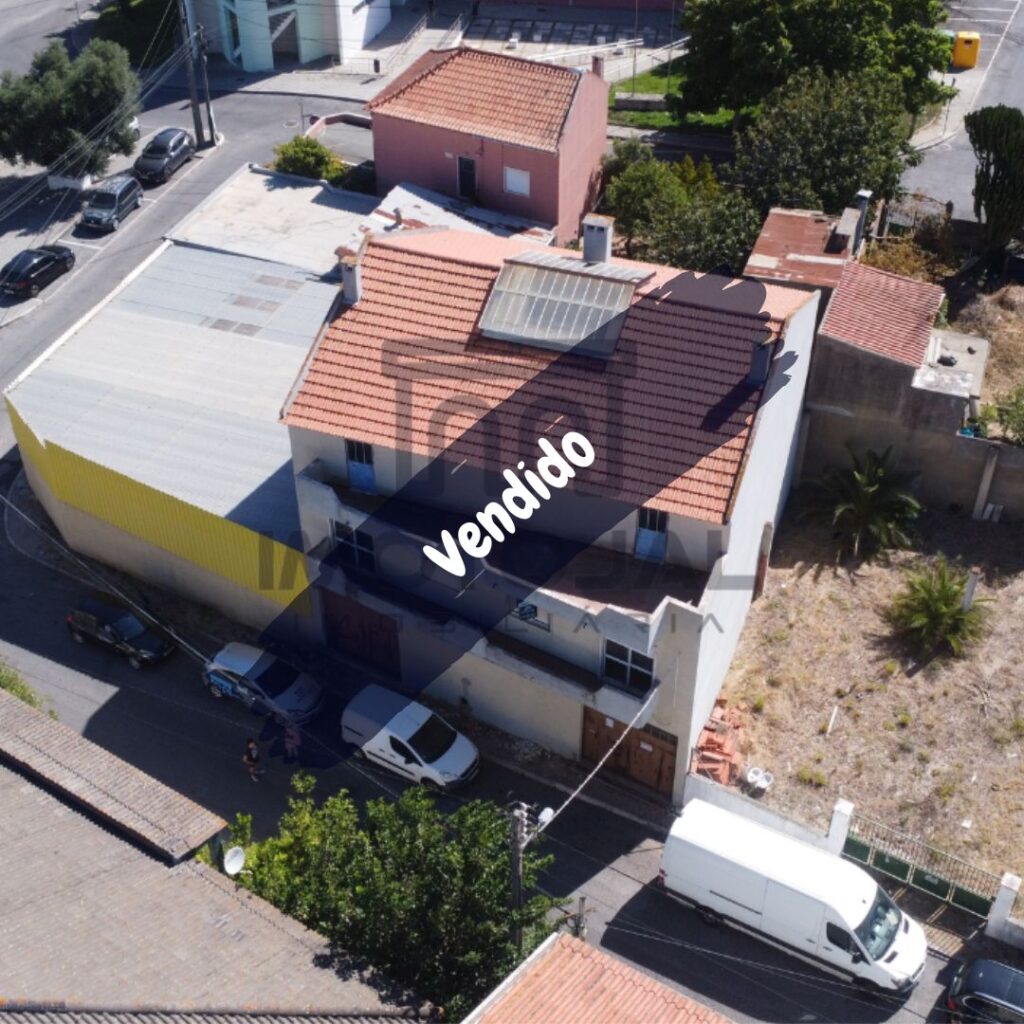 Prédio Urbano para remodelação - com potêncial para 6 apartamentos!