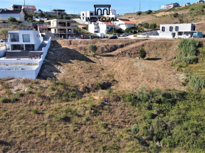 Terreno urbano com projeto aprovado e alvará emitido