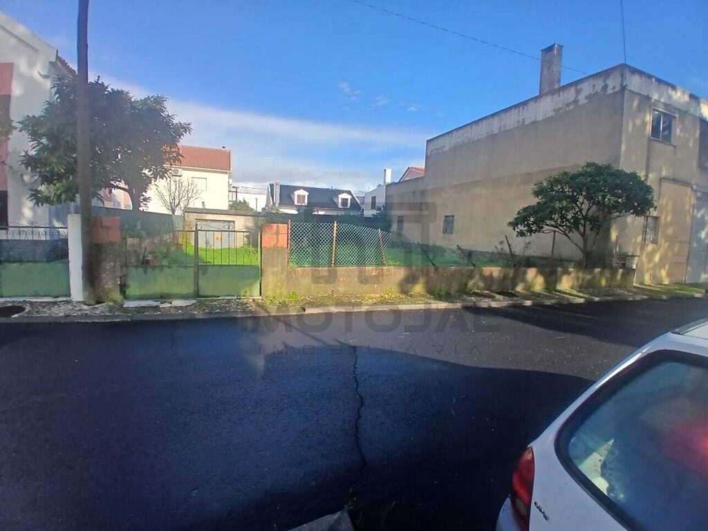 Terreno Urbano - Bairro da Junqueira (São Julião do Tojal)