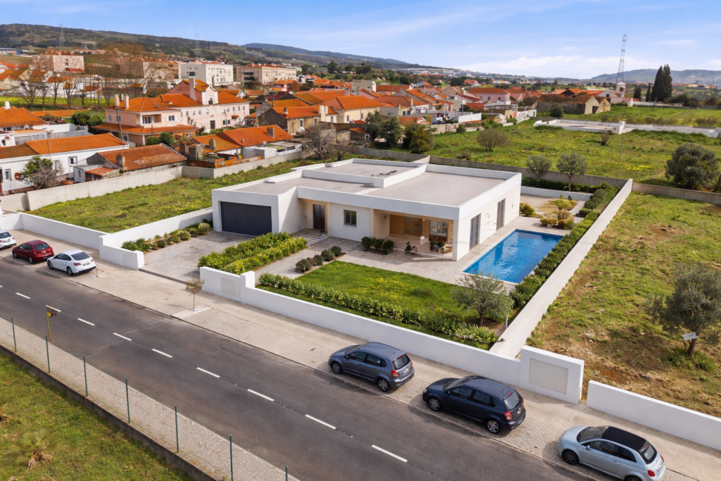 Terreno Urbano - Urbanização Quinta da Bandeira, Lote 2 (São Julião do Tojal)