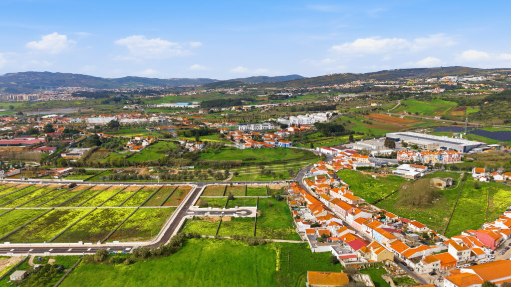 Terreno Urbano - Urbanização Quinta da Bandeira, Lote 2 (São Julião do Tojal)