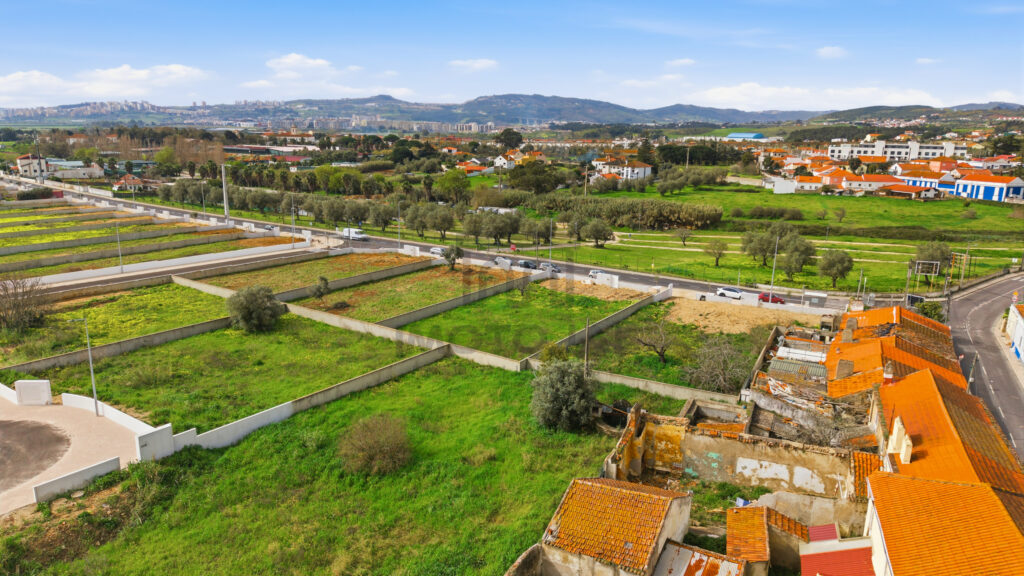 Terreno Urbano - Urbanização Quinta da Bandeira, Lote 2 (São Julião do Tojal)