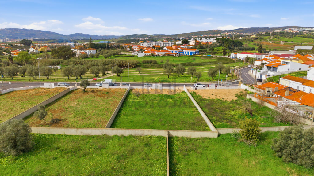 Terreno Urbano - Urbanização Quinta da Bandeira, Lote 2 (São Julião do Tojal)