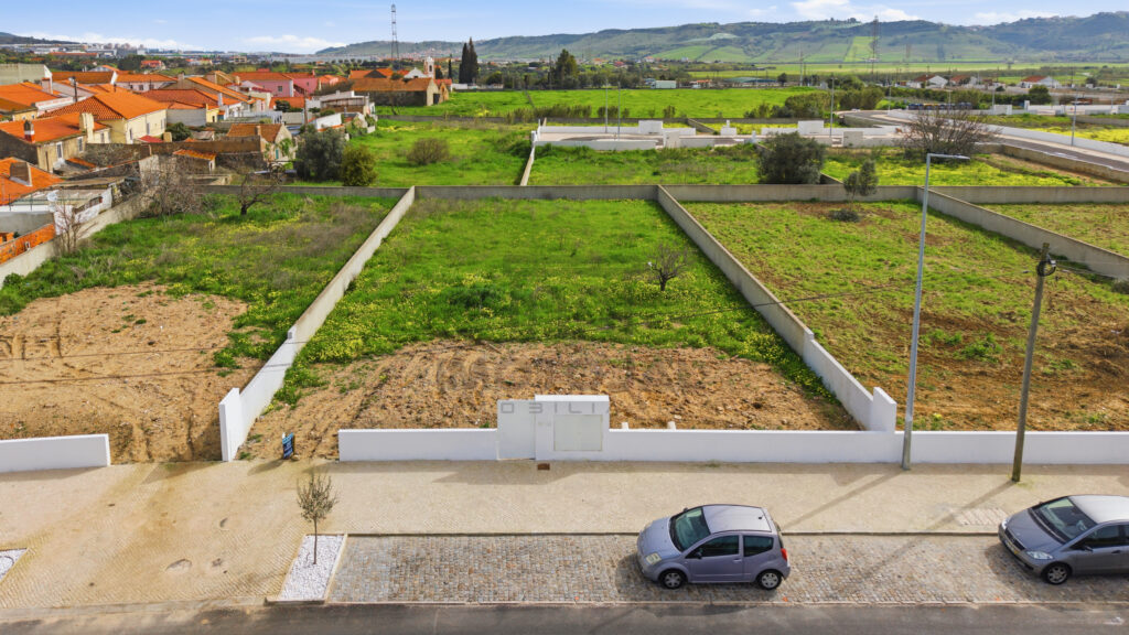 Terreno Urbano - Urbanização Quinta da Bandeira, Lote 2 (São Julião do Tojal)