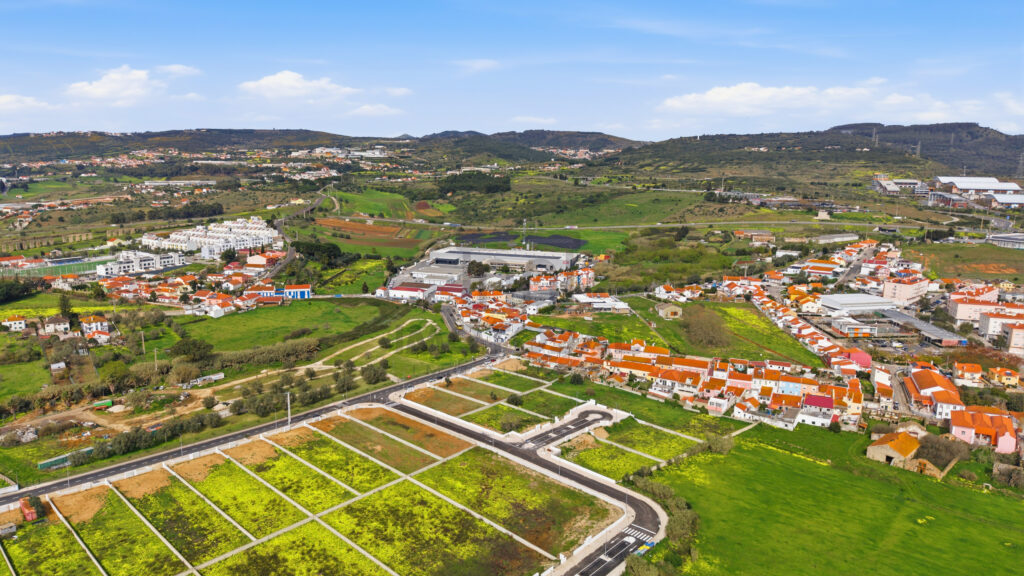 Terreno Urbano - Urbanização Quinta da Bandeira, Lote 2 (São Julião do Tojal)