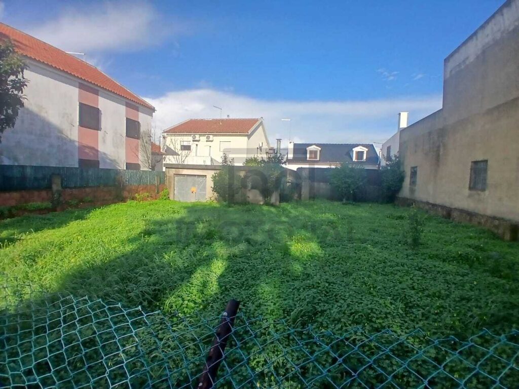 Terreno Urbano - Bairro da Junqueira (São Julião do Tojal)