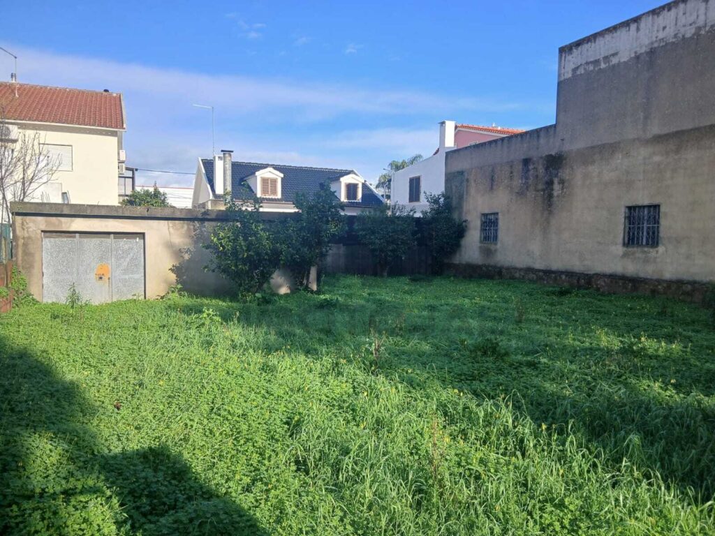 Terreno Urbano - Bairro da Junqueira (São Julião do Tojal)