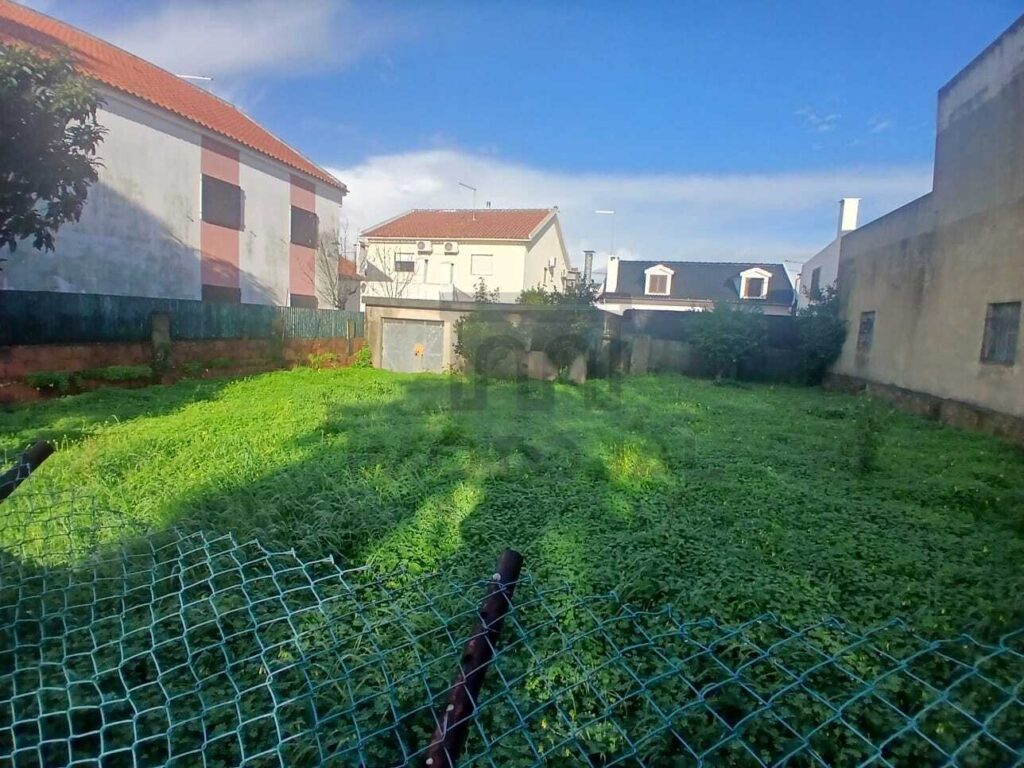 Terreno Urbano - Bairro da Junqueira (São Julião do Tojal)
